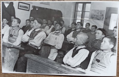 Clasa de copii de la tara, anii &amp;#039;30// reproducere de epoca foto