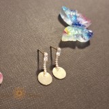 Cercei placati cu aur cu charm mobil in forma de disc si cristale zirconia