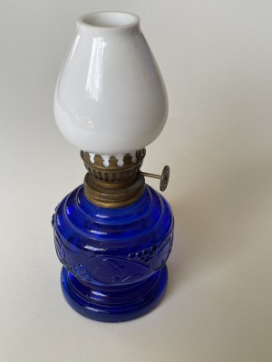 Lampa japoneza din sticla prevazuta cu salic din sticla opalina, jumatatea secolului 20 foto