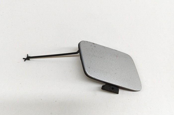 Capac c&acirc;rlig de remorcare bara de protecție față AUDI A4 Avant 8W5, B9 2016 OEM: 8W0807241