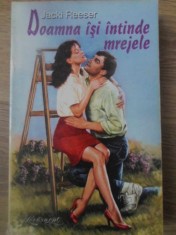 DOAMNA ISI INTINDE MREJELE-JACKI REESER-269424 foto