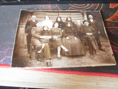 grup mare in port din epoca dim 17x12cm foto pe carton f1 foto