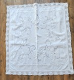 FATA DE MASA VINTAGE DIN BUMBAC GROS CU MODEL BRODERIE MANUALA SI MARGINI CROSET