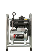 Pompa de vacuum pentru sistem fix de muls la bidon( ulei)