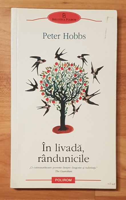 In livada, randunicile de Peter Hobbs. Biblioteca Polirom