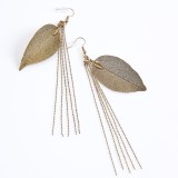 Cercei lungi aurii cu frunza metalica si lantisoare fine