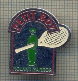 Y 884 INSIGNA - PETIT BOY -BOUTIQUE - ROLAND GARROS -TENIS -PENTRU COLECTIONARI