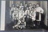 Fotografie, grup de fete imbracate in costume populare romanesti, la final de an scolar, 1943