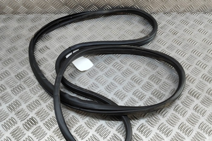 Garnitura ușă dreapta spate MAZDA CX-5 KF 2022 OEM: KB7W72760 | 31147448