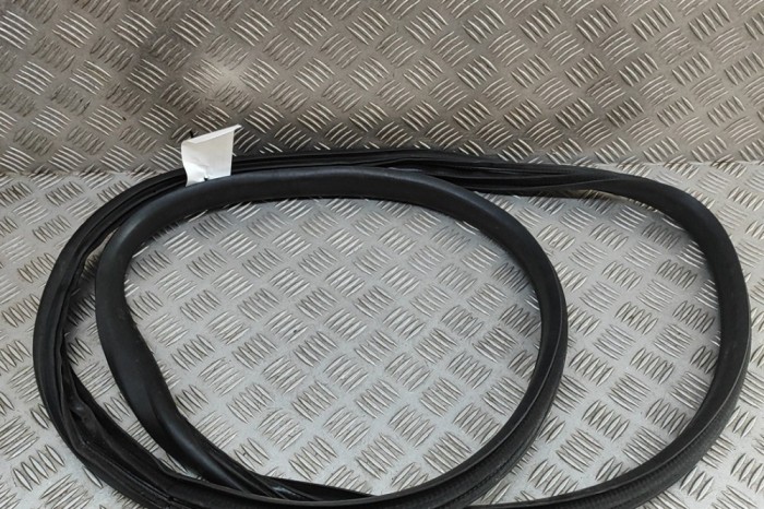 Garnitura ușă st&acirc;nga față JEEP Avenger J2 2025 OEM: 52237877 | 31936623