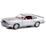 Modele auto și moto model 1/18 Ford Mustang II King Cobra in Silver Metallic with Red and Black Stripes - Greenlight - 1:18 ( d&eacute;lka 25 cm )