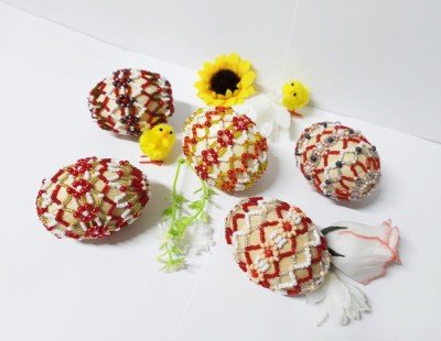 Reducere! Oua lemn Pasti margele, oua rosii Paste handmade unicat foto