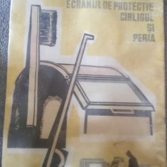 Afis romanesc comunism "Folositi ecranul de protectie, carligul si peria"