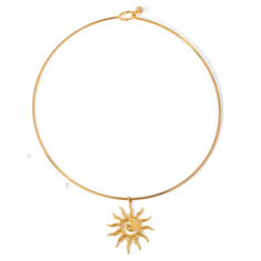 Colier Elina, auriu, circular, cu pandantiv soare, din otel inoxidabil