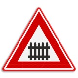 Trecerea căii ferate &icirc;nainte cu bariere din aluminiu