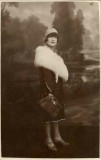 P2844N Doamnă cu guler din blană de vulpe, 1928, studio Foto Plastica, București
