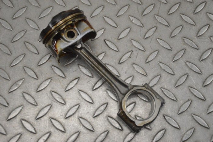 Piston PEUGEOT 208 II UB_, UP_, UW_, UJ_ 2022 OEM: 9807260380 21465601