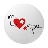 Cumpara ieftin Insigna rotunda Me You inima puzzle rosie, design simbolic minimalist, 58 mm, prindere cu ac