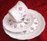 SET SERVICIU MIC DEJUN PORTELAN KRAUTHEIM &amp; ADELBERG BAVARIA MODEL RIALTO ANUL 1977 SET TRIO CEASCA CAFEA CU FARFURII