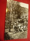 Ilustrata - Vedere din Rucar - Obiceiuri Traditionale circulat 1965, Circulata, Fotografie