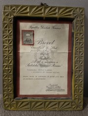 Brevet &amp;icirc;nrămat cu rama stil neorom&amp;acirc;nesc foto