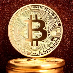 NOU - MONEDA BITCOIN de COLECTIE ? suvenir/cadou criptomoneda aurie foto