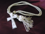 Crucifix vintage cu snur . obiect de colectie/