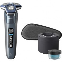 Aparat de barbierit Philips Shaver Seria 7000 S7882/55, barbierit umed/uscat, tehnologie SkinIQ, capete flexibile 360°, display LED, senzor Motion Con