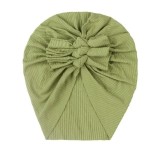 Caciulita verde tip turban cu trei fundite (Marime Disponibila: 6-9 luni)