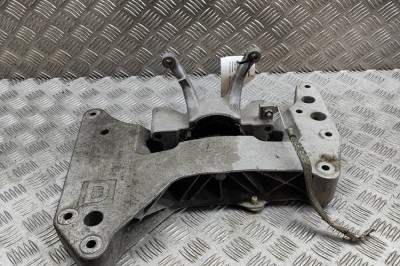 Suport cutie de viteze BMW 5 G30 2016 OEM: 6861580,6861567 | 29272806 foto