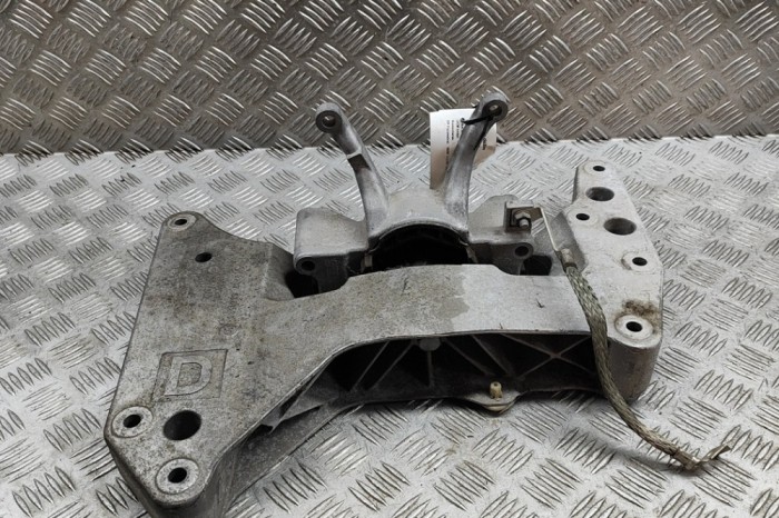 Suport cutie de viteze BMW 5 G30 2016 OEM: 6861580,6861567 | 29272806