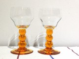 Cumpara ieftin Pereche de pahare vechi pt vin, semicristal, 250 ml