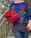 Cumpara ieftin Bluza stilizata cu motive florale Sanziana 16