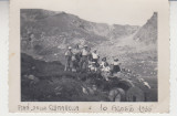 M5 E26 - FOTO - Fotografie foarte veche - grup de turisti la munte - anul 1935