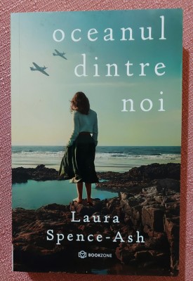 Oceanul dintre noi. Editura Bookzone, 2024 - Laura Spence-Ash foto