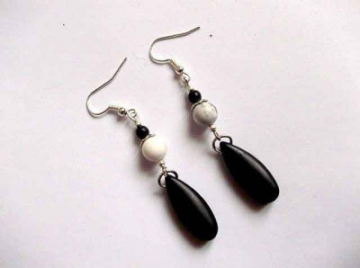 Cercei howlite alb si negru 31998 foto