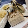 Fashion & beauty, Medie