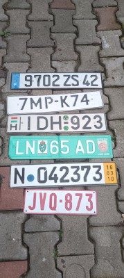 Placute auto vechi pentru colecție foto