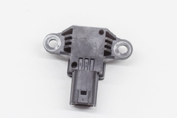 Senzor de impact st&acirc;nga față VOLVO V90 II 2019 OEM: 31406731 11419621