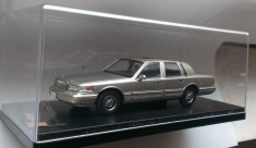 Macheta Lincoln Town Car 1996 - PremiumX noua, scara 1:43 foto