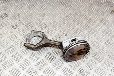 Piston CHRYSLER PACIFICA 2021 OEM: 68223465AD,68223464AD 15267132 foto