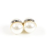 Cercei cu magnet si perla alba