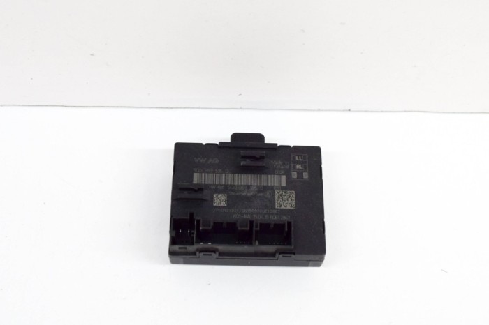 Modul de control ușă st&acirc;nga spate VW PASSAT B8 3G2 2015 OEM: 5Q0959595D,5Q0959595B,P10121921 | 20414022