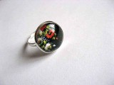 Inel sticla reglabil cu motiv floral pe fundal negru, inel reglabil 28235