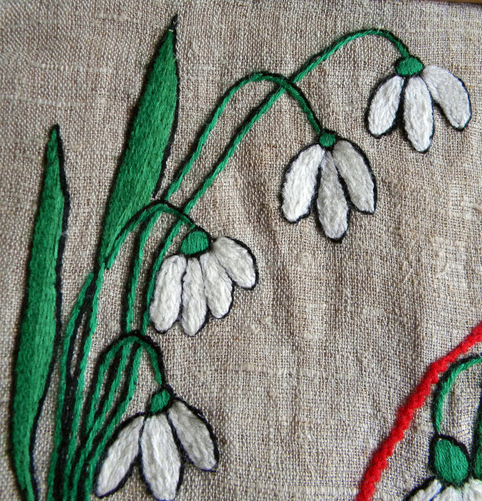 Ghiocei de 8 Martie - Tablou textil artizanal anii 70, cusut manual, 35 x  28cm | Okazii.ro