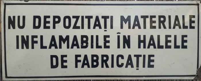 Tablă emailată Nu depozitați materiale inflamabile &icirc;n halele de producție &ndash; protecția muncii