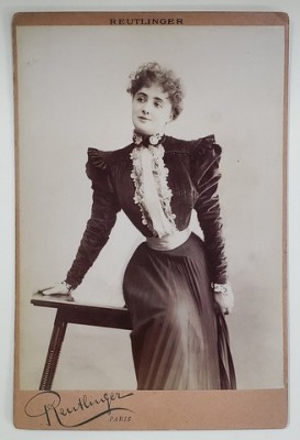 STUDIO REUTLINGER , PARIS , TANARA CU ROCHIE DE CATIFEA , FOTOGRAFIE TIP CABINET , INCEPUTUL SEC. XX foto