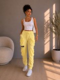 Cumpara ieftin Pantaloni dama galbeni cu buzunare laterale aplicate