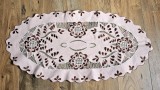 CENTRU DE MASA VINTAGE DIN BUMBAC CU BRODERIE SI BRIDE, LUCRAT MECANIZAT