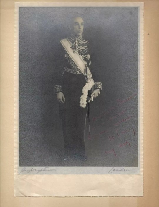 Viorel Virgil Tilea ambasadorul Romaniei in WWII la Londra in tinuta de ceremonie pe fotografie se afla o dedicatie data pentru maresalul Prezan